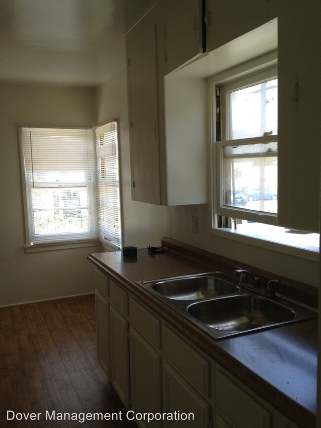 Building Photo - 5056 Townsend Ave