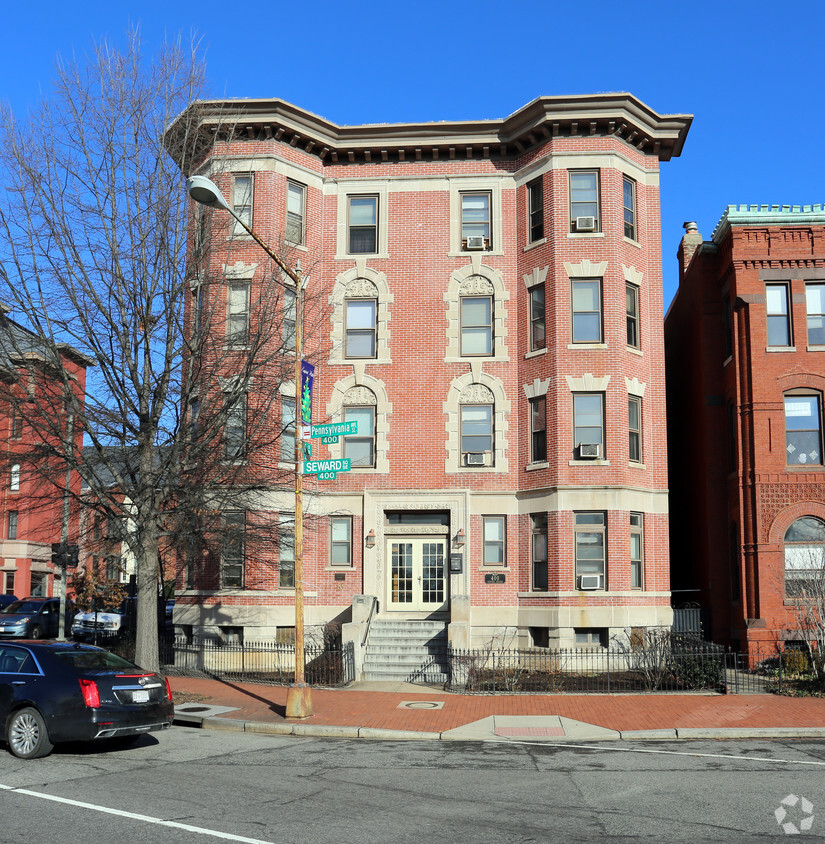 Building Photo - 400 Seward Sq SE