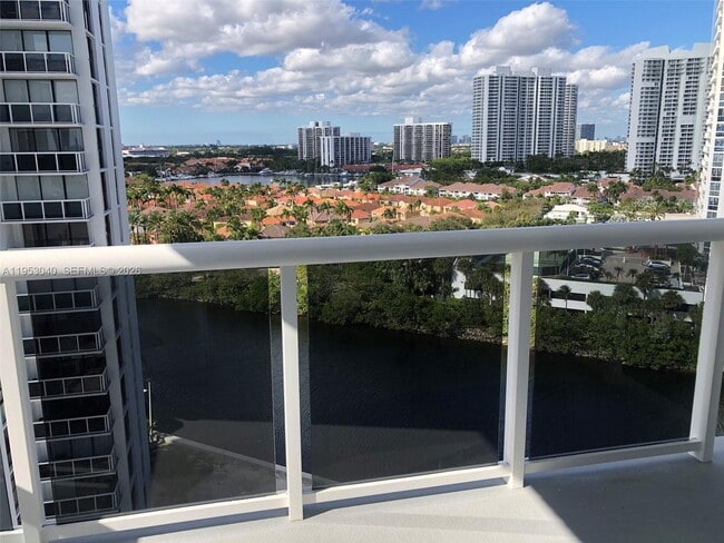 Foto del edificio - 20515 E Country Club Dr