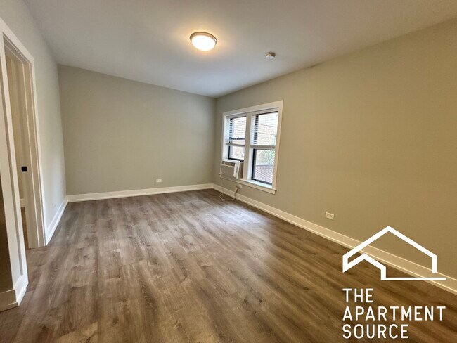 Building Photo - 711 W Brompton Ave