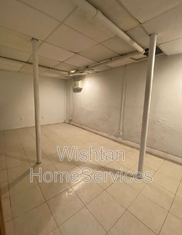 Foto del edificio - 224 W Carroll St