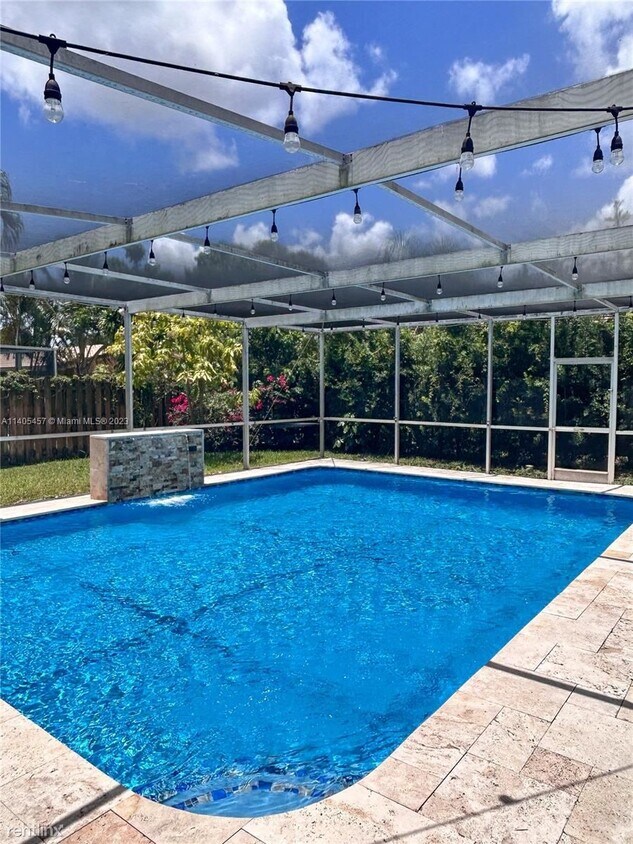 Foto principal - 5 br, 2 bath House - 11762 NW 26th Ct