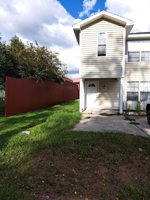 Primary Photo - 108 Gray Ave
