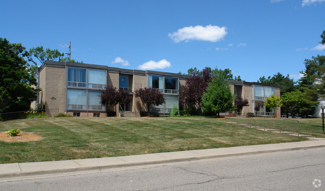 Building Photo - East Knolls Apartments