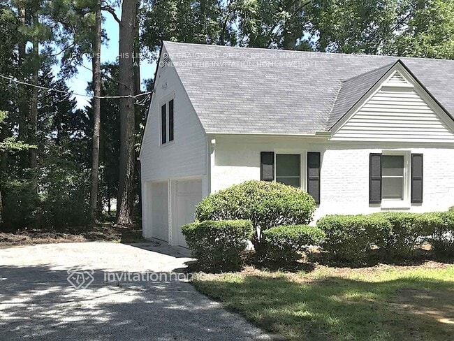 Building Photo - 245 Mattox St