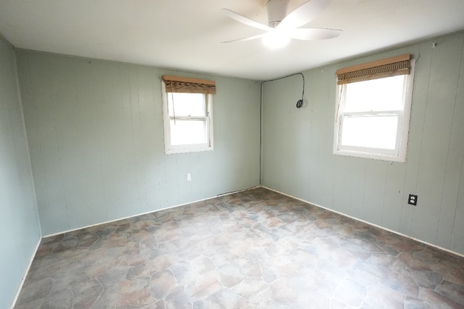 Building Photo - 206 Cedar St