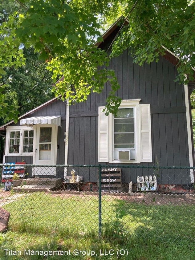 Primary Photo - 3 br, 1 bath House - 1052 N John Street