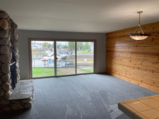 Foto del edificio - Unfurnished Tahoe Keys condo -  with boat dock -12 month lease