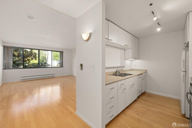 Building Photo - 300 3rd St