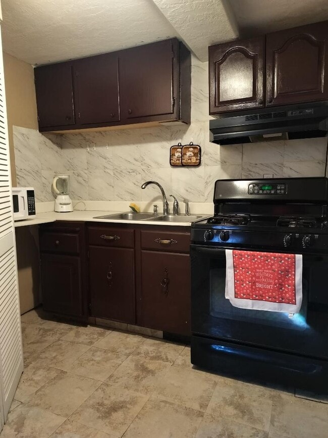 Building Photo - 519 Utah Ave