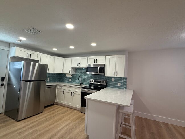 Kitchen - 819 Franklin Ave