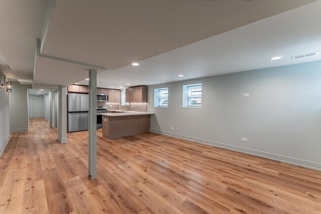 Building Photo - 4716 N Winthrop Ave