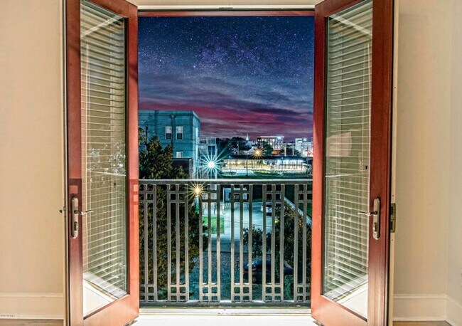 Building Photo - Brooklyn Arts Community Two Bedroom Condo
