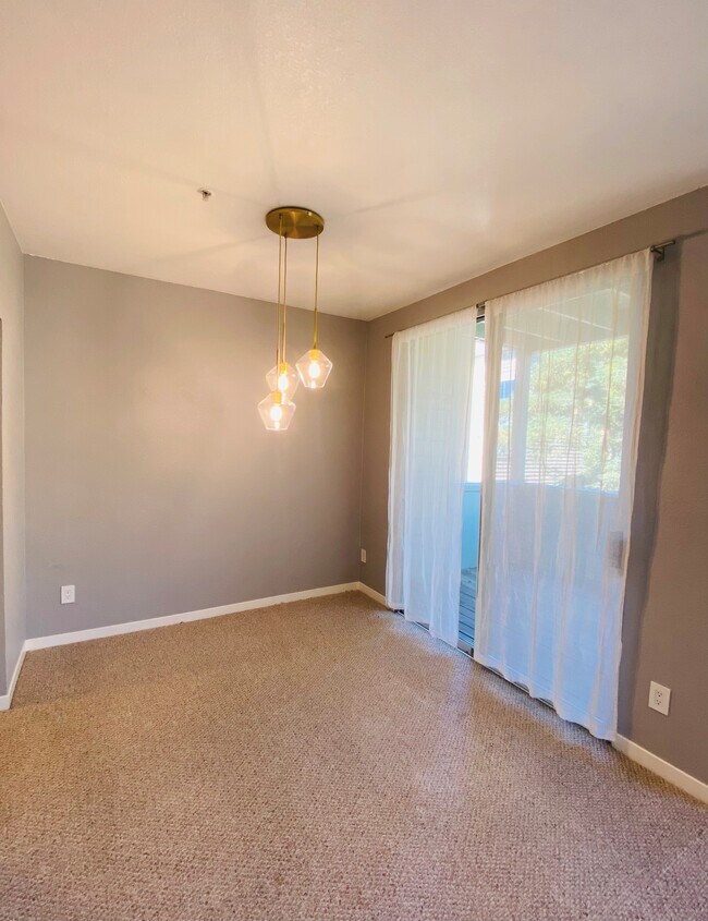 Dining Room - 221 S Fremont St