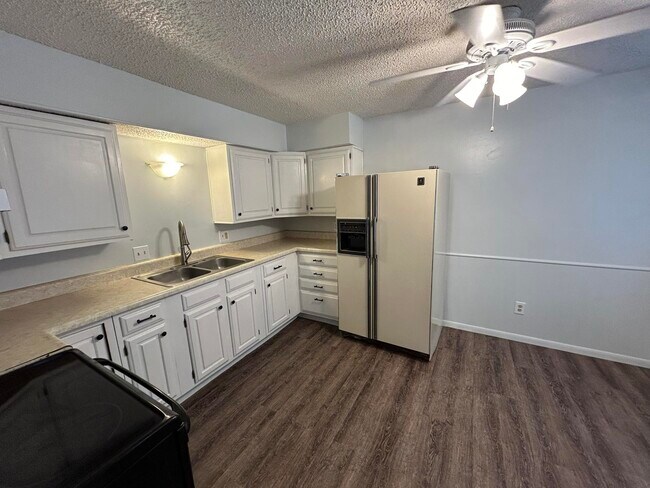 Kitchen - newly painted and new flooring! - 167 Oak Hill Cluster