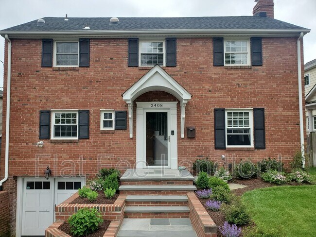 Foto del edificio - 2408 Cameron Mills Rd