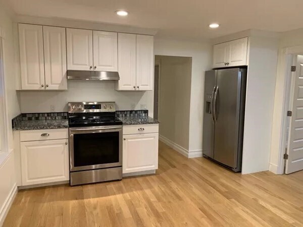 Building Photo - 27 Page St