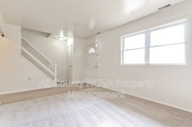 Building Photo - 124 Manor Ln