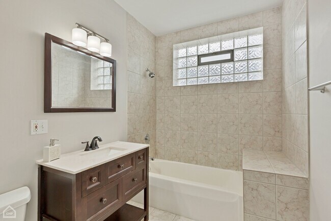 Foto del edificio - 2659 W Walton St