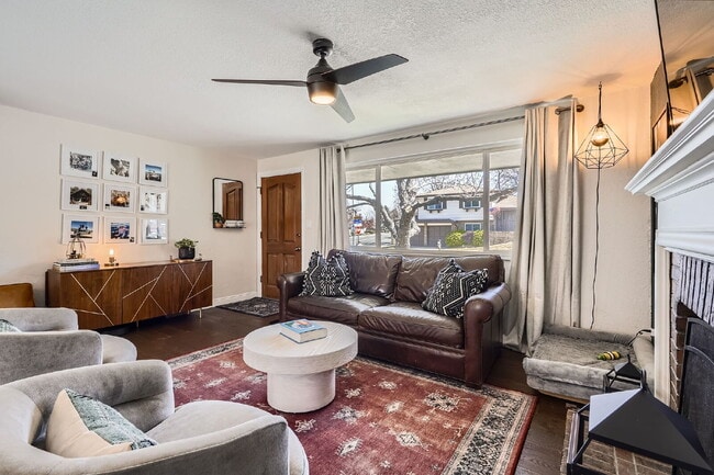 Building Photo - Available June! Charming House for rent in...
