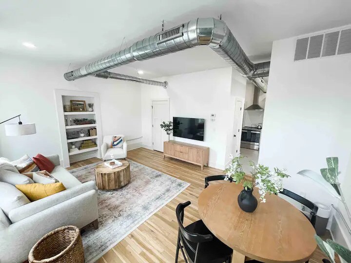 Primary Photo - 130 W Ash St