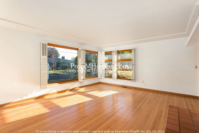 Building Photo - Spacious Mid-Century Three Bedroom Home In Woodstock!