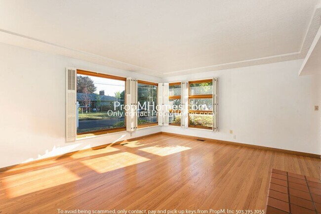 Foto del edificio - Spacious Mid-Century Three Bedroom Home In Woodstock!