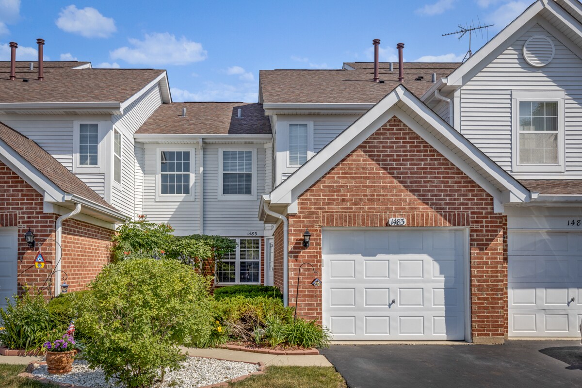 Primary Photo - 1483 Ashbury Ln W