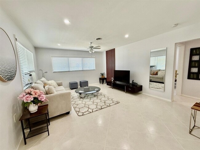 Photo - 23 NE 19th Ave Apartment