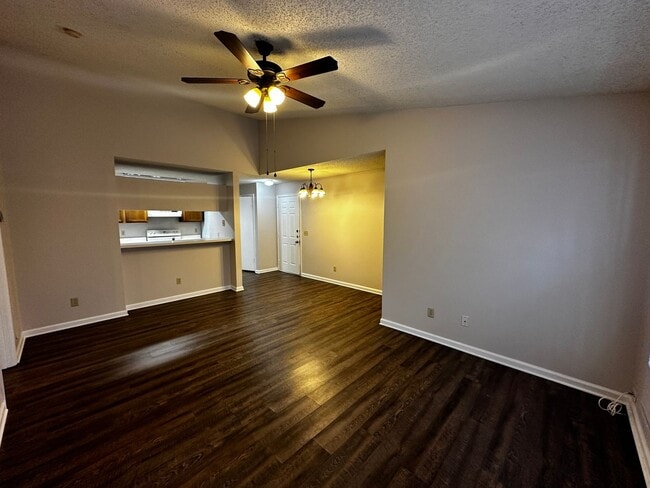 Foto del edificio - 1 bed/1 bath, 3rd Floor Condo Overlooking ...