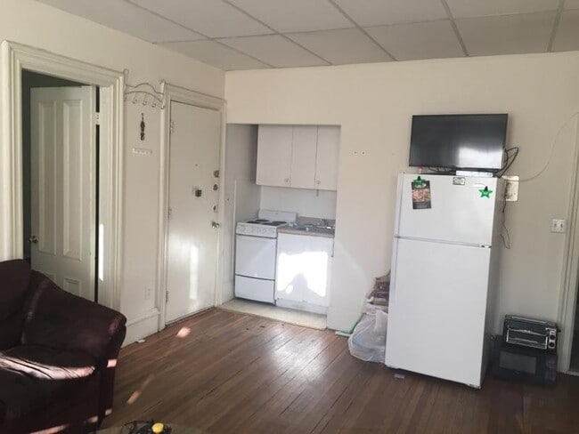 *Pictures are representative samples of the advertised unit. In some cases, the actual units you tou - 35 Fairfield St