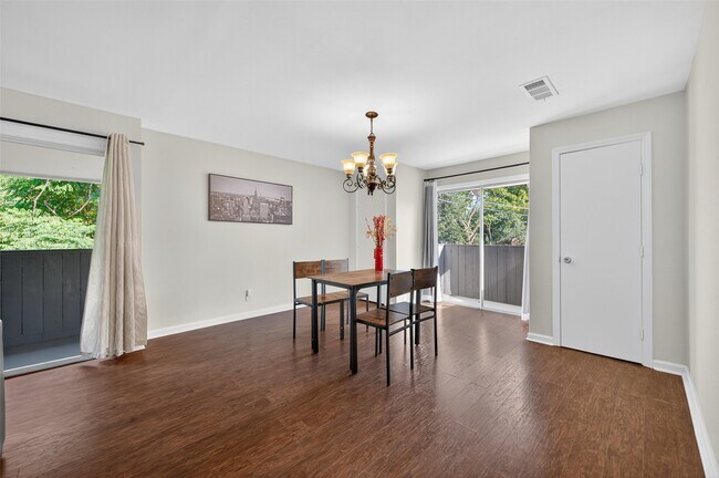Foto del edificio - 6307 Crab Orchard Rd