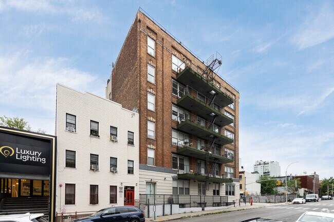 Building Photo - 48 Meserole St