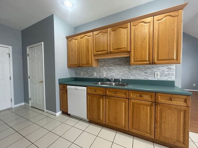 Building Photo - 313 Old Cahaba Trail