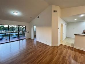 Foto del edificio - 5861 Riverside Dr