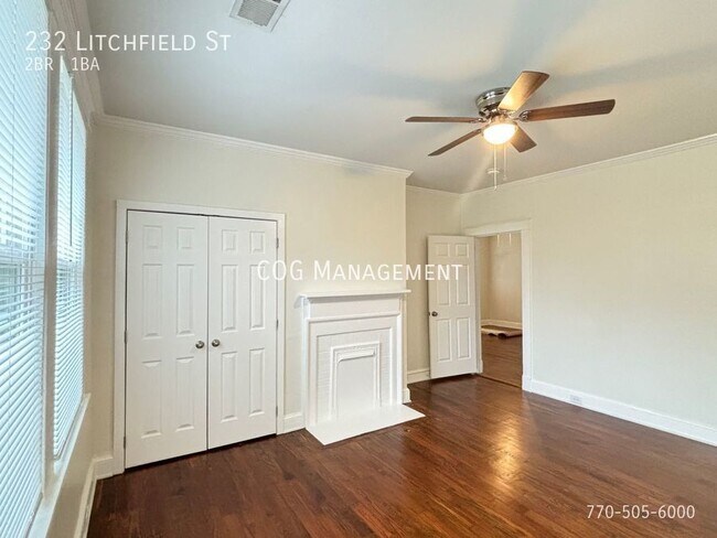 Building Photo - Completely Refurbished 2 bedroom/1Bath Cot...