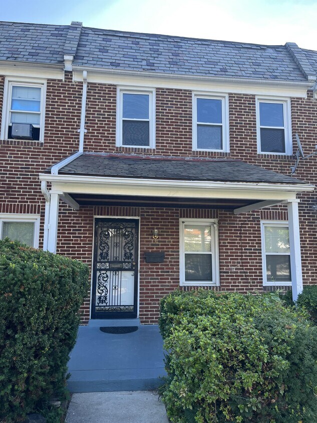 Primary Photo - 17 N Tremont Rd