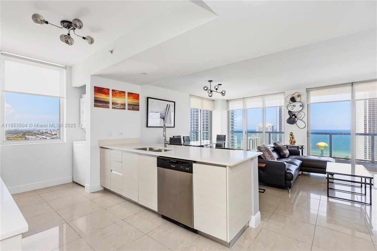 Primary Photo - 2600 E Hallandale Beach Blvd