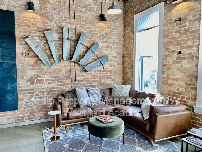 Foto del edificio - 20 Freedom Blvd 200 W