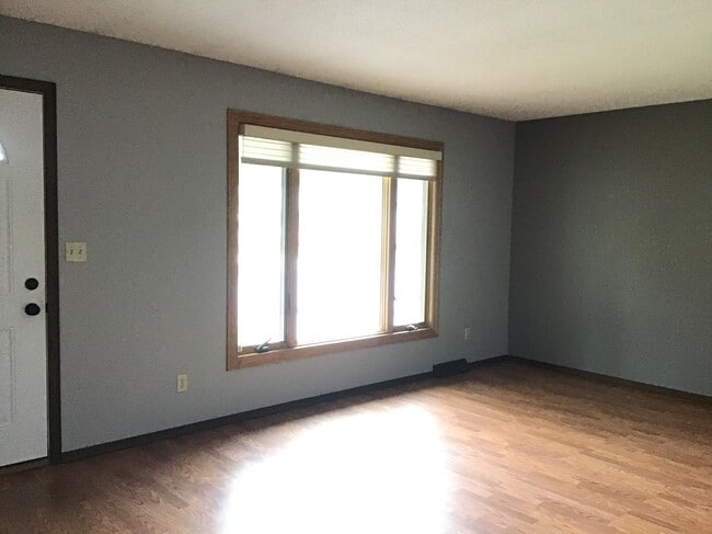 Building Photo - 703 E Walnut St