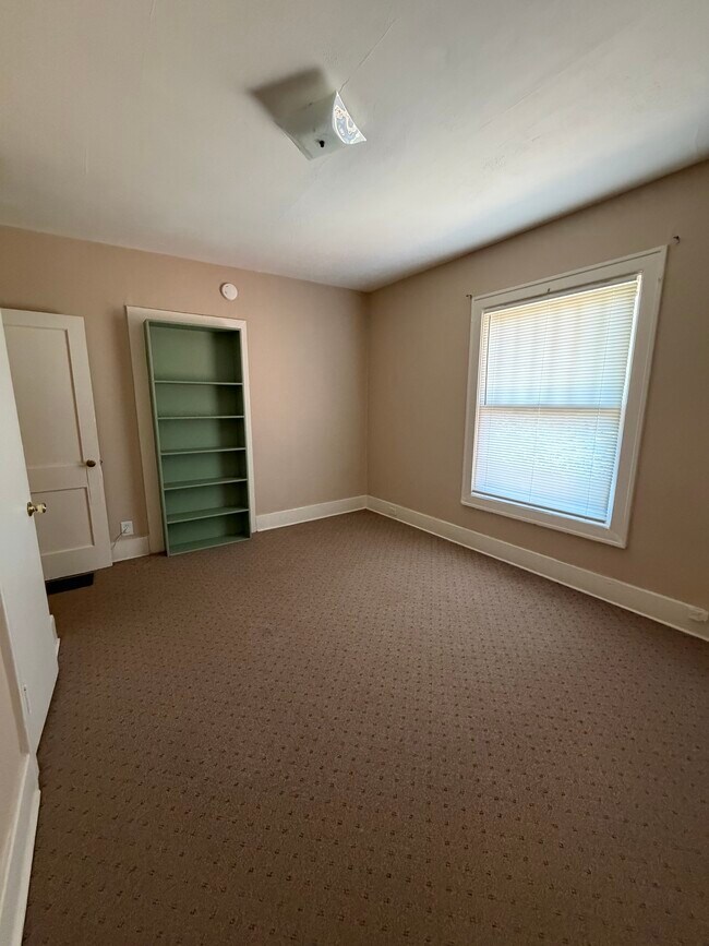One room on second floor - 912 Cherokee Rd