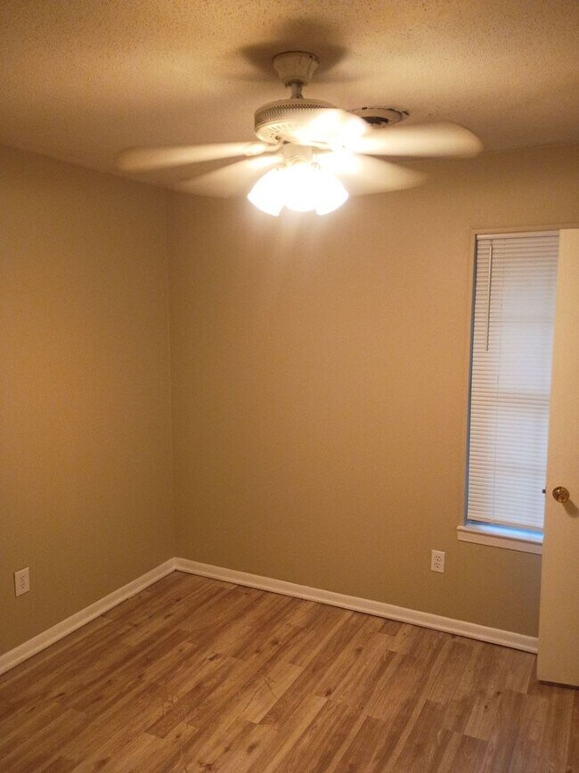 Foto del edificio - MOVE-IN SPECIAL 1/2 OFF 1ST MONTH'S RENT!!