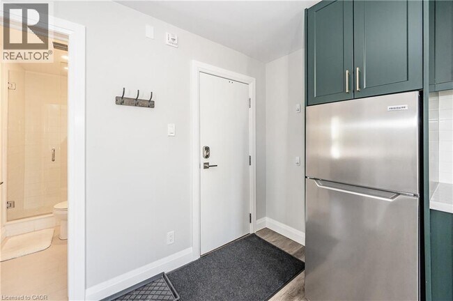 Building Photo - 132 Ahrens St W