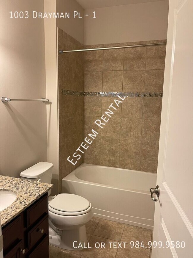 Foto del edificio - 1003 Drayman Pl
