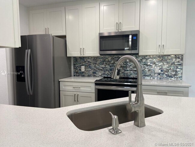 Foto del edificio - 6584 Swissco Dr