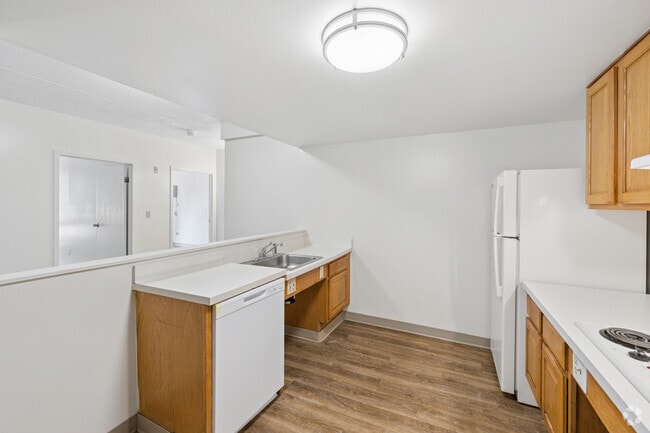 2BR, 1BA - 1,088SF - Kitchen - Roxbury Apartments