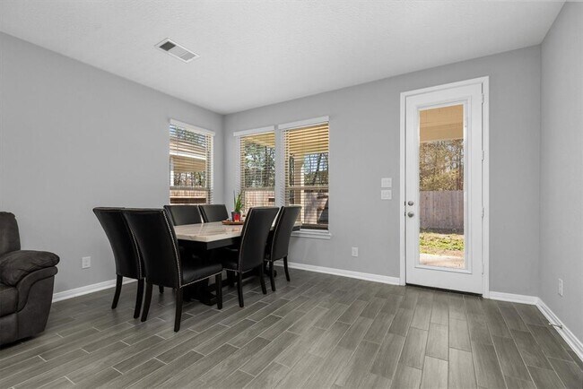Foto del edificio - 4011 Mossy banks Ln