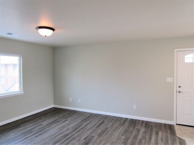 Building Photo - 1320 Bunting Ave