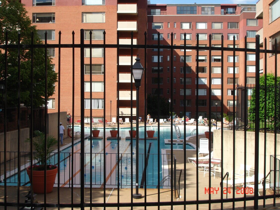 Foto principal - 1011 Arlington Blvd