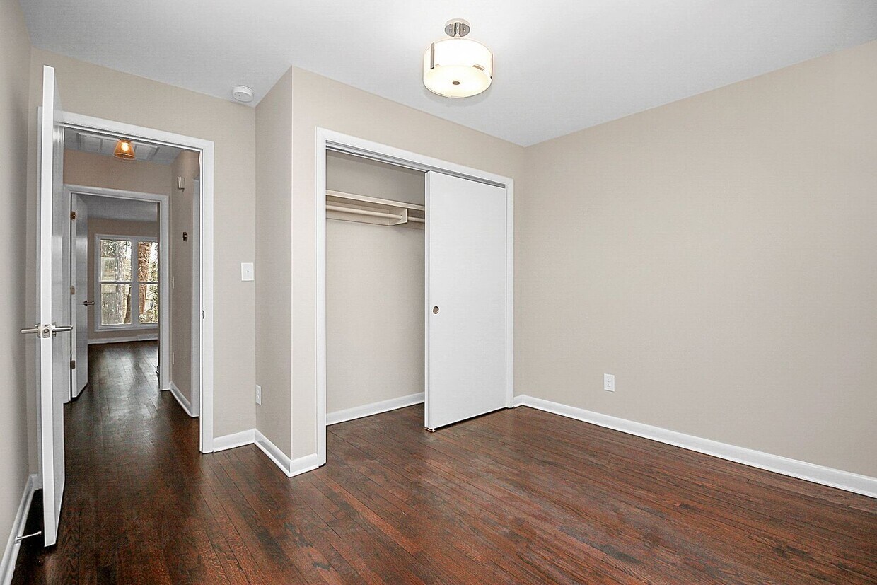 Foto principal - Modern NoDa Duplex Available Today! 50% of...